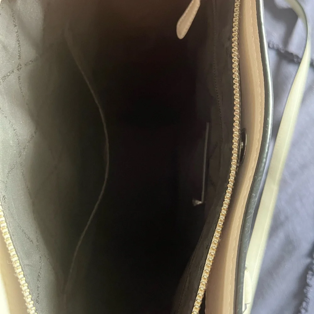 Black and greyish/whitish Michael kors hand bag. Marks shown in picture. - Picture 7 of 8